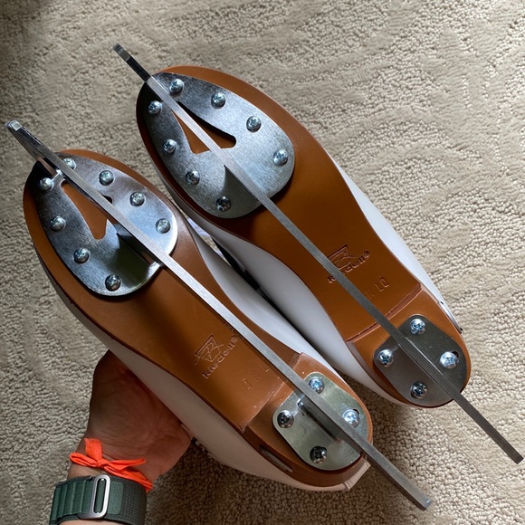 NEW IN BOX Riedell | Flair 910 Ice Skates Size 4 with Eclipse Astra 9 1/4” Blade - Picture 10 of 17